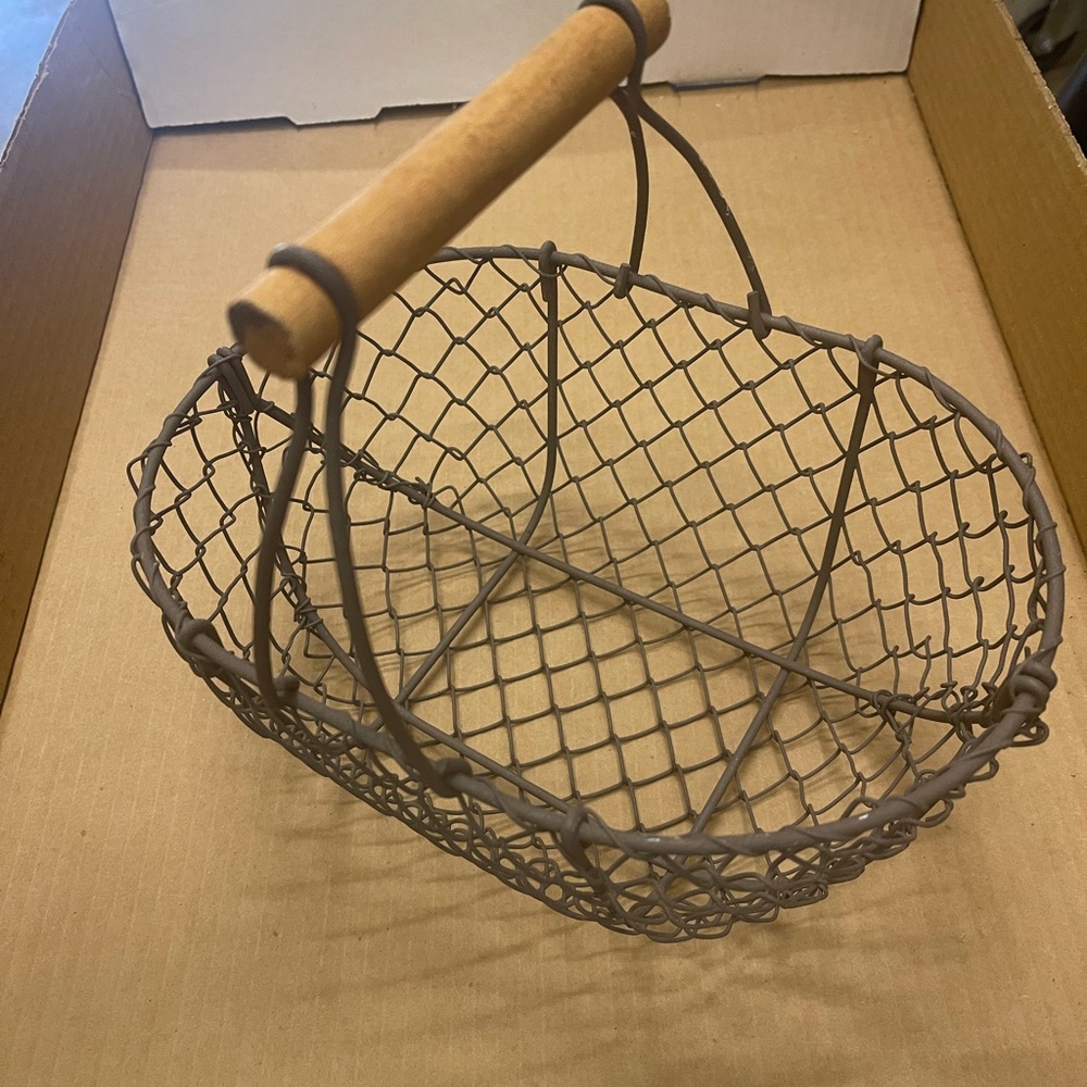 Rustic Brown Wire Basket with Wooden Handle